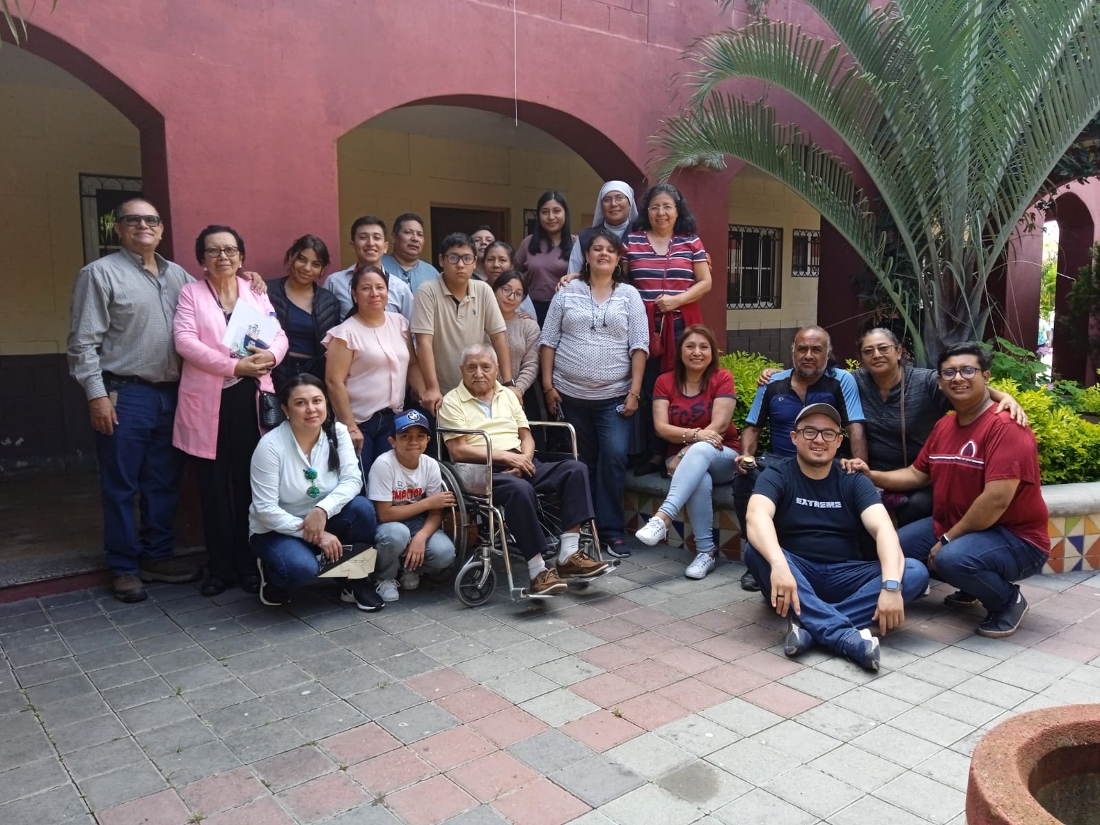 Author Mariafely and volunteers at Nuestra Señora de los Remedios, Horphan's Home.